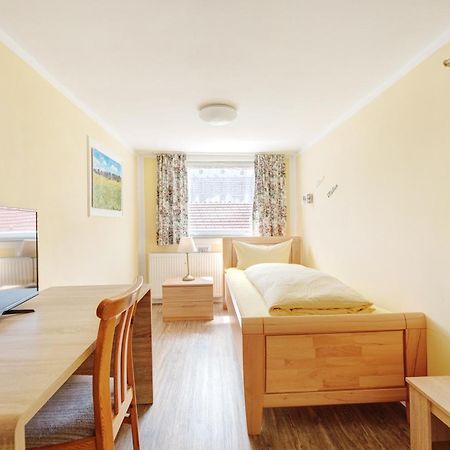 Hotel Garni "Zum Engel" Oberguenzburg المظهر الخارجي الصورة
